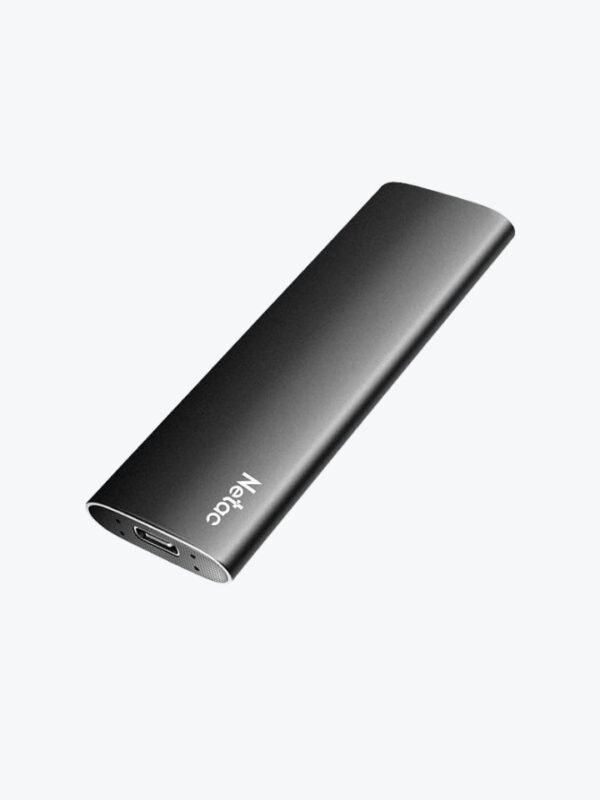 Diseño robusto: el SSD portátil Netac tiene una carcasa de aluminio resistente a los golpes con marco interior reforzado que lo hace más resistente a los golpes y duradero. Velocidad de transmisión rápida: ideal para transferir datos de gran tamaño, incluyendo videos 4K, fotos de alta resolución, juegos y mucho más. Resistencia que es insuperable: haz un viaje sin ninguna aprensión. Con la unidad de estado sólido externa portátil, puede ahorrar tiempo ahorrando y transfiriendo datos. Perfecto para estudiantes, fotógrafos, negocios, creadores de contenido y juegos.